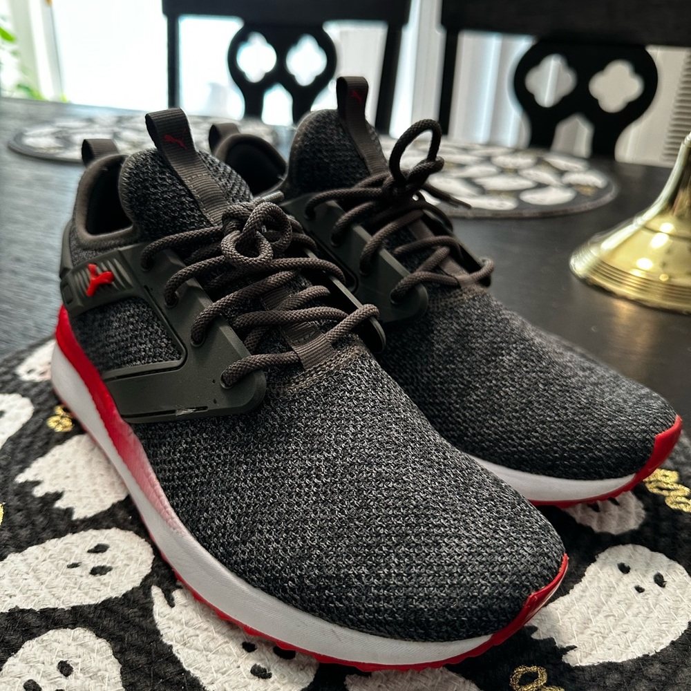 Puma Black and Red Men's Sneakers (like new, worn twice)